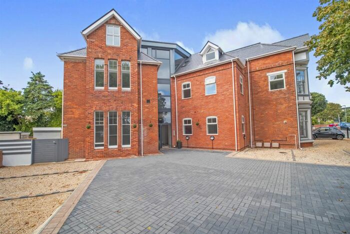 3 Bedroom Flat To Rent In Connaught Road, Weymouth, DT4