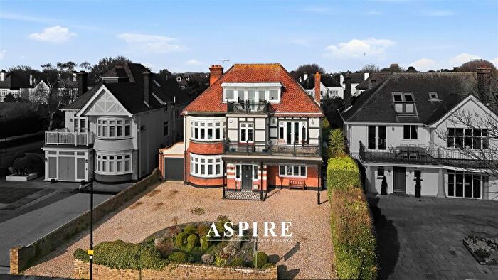 5 Bedroom House For Sale In Thorpe Bay Gardens, Southend-On-Sea, SS1