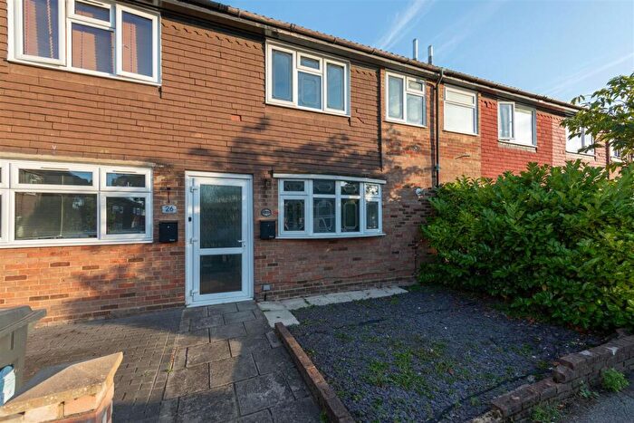 3 Bedroom Terraced House For Sale In Field Close, Chingford, E4