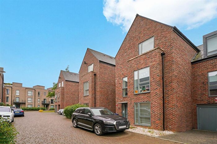 5 Bedroom Link Detached House To Rent In Irwin Close, Millbrook Park, NW7