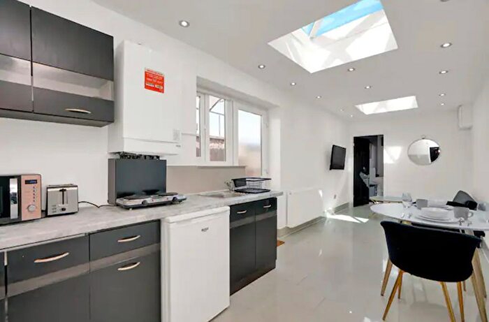 1 Bedroom Flat To Rent In Hatton Road, Feltham, TW14