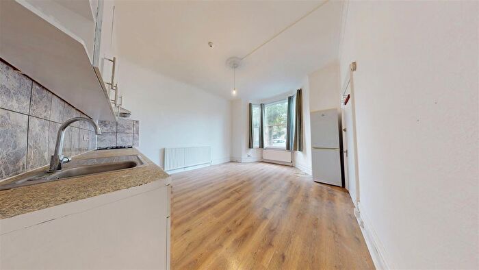 1 Bedroom Flat To Rent In Cavendish Road, Kilburn, London, NW6