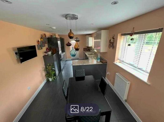 5 Bedroom Detached House To Rent In Boxall Way, Slough, SL3