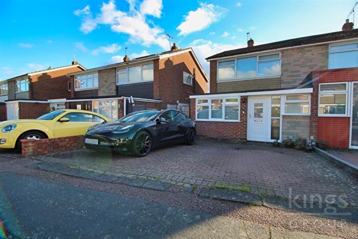 3 Bedroom Semi Detached House For Sale In Oakdene, Cheshunt, Waltham Cross, EN8