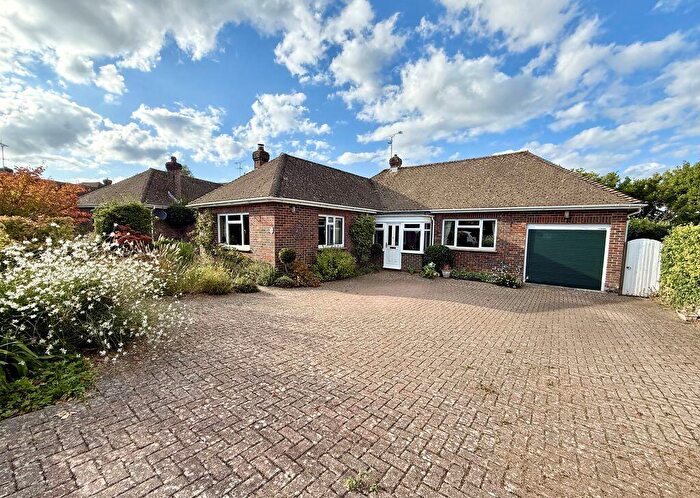 3 Bedroom Bungalow For Sale In Cedar Way, Henfield, BN5