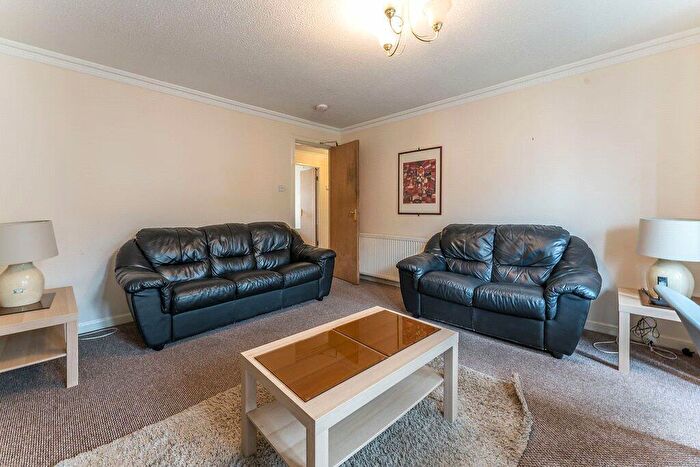 3 Bedroom Flat To Rent In Fettes Row, Edinburgh, EH3