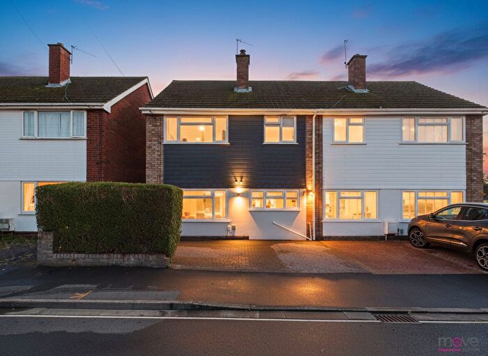 3 Bedroom Semi Detached House For Sale In Hampton Close, Worcester, WR2