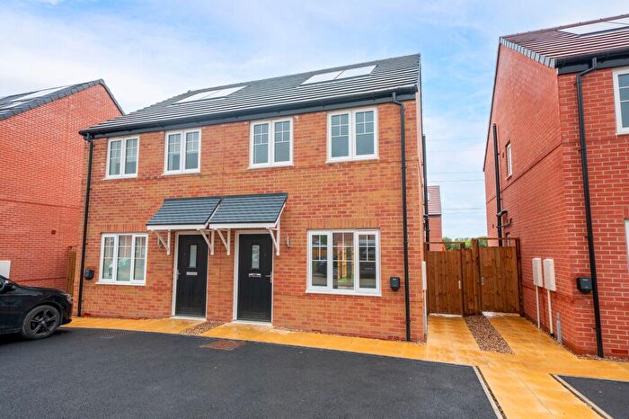 2 Bedroom Semi-Detached House To Rent In Bishop Drive, Radcliffe-On-Trent, NG12
