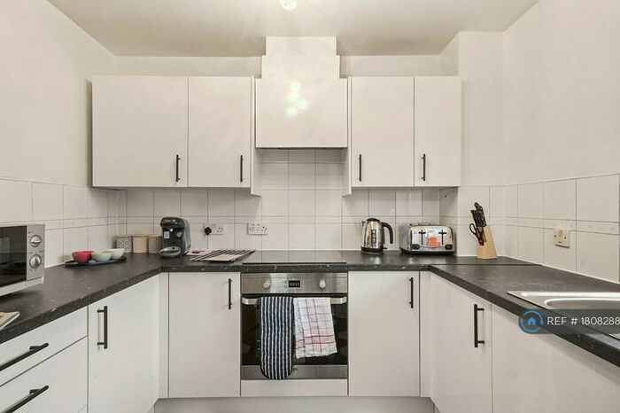2 Bedroom Flat To Rent In Centurion Court, London, SE18