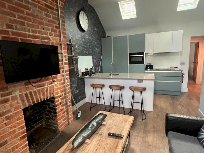 3 Bedroom Flat To Rent In Old Christchurch Road, Bournemouth, BH1