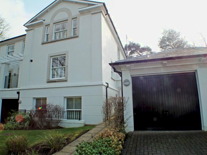 3 Bedroom Flat To Rent In Burton Place, Calverley Park Gardens, Tunbridge Wells, Kent, TN1