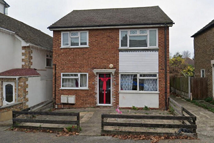 2 Bedroom Maisonette To Rent In Clifton Road, Hornchurch, RM11