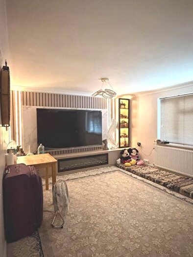 2 Bedroom Flat For Sale In Convent Way, Southall, UB2
