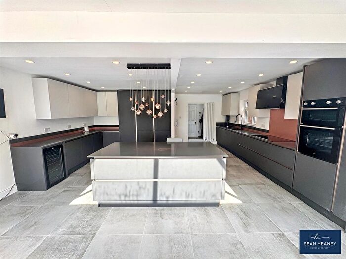 5 Bedroom Detached House For Sale In Galley Lane, Arkley, Barnet, EN5