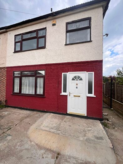3 Bedroom Semi Detached House To Rent In Rainham Road, Rainham, RM13