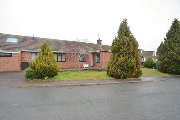 3 Bedroom Semi-Detached Bungalow For Sale In Fernhill Road, Begbroke, OX5