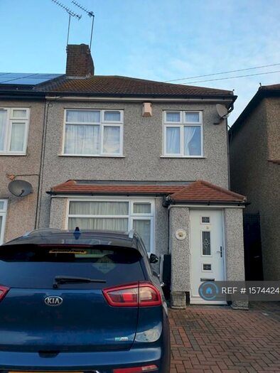 3 Bedroom End Of Terrace House To Rent In Lamberhurst Road, Dagenham, RM8