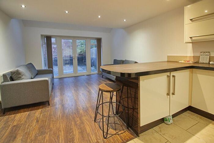 4 Bedroom House To Rent In Eastleigh Road, Leicester, LE3