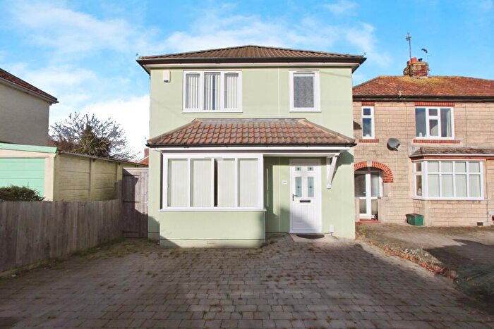 3 Bedroom Detached House To Rent In Queens Road, Keynsham, BS31