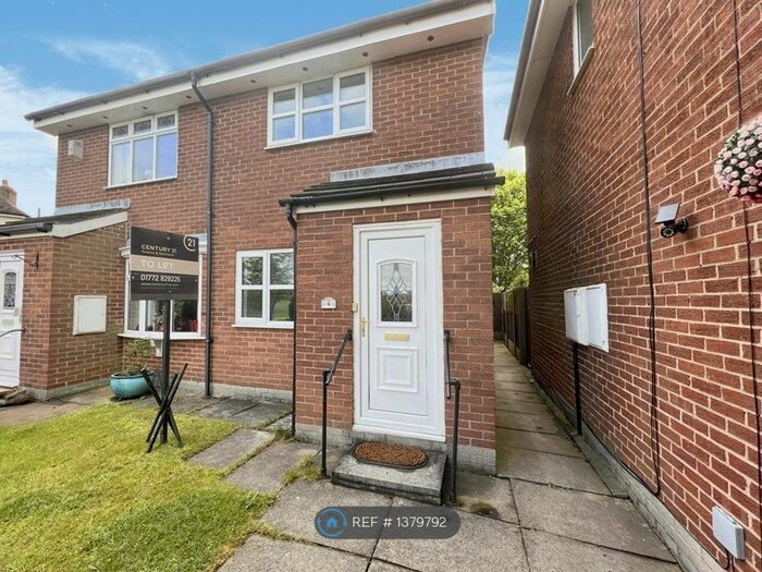 2 Bedroom Semi-Detached House To Rent In Field Walk, Ormskirk, L39