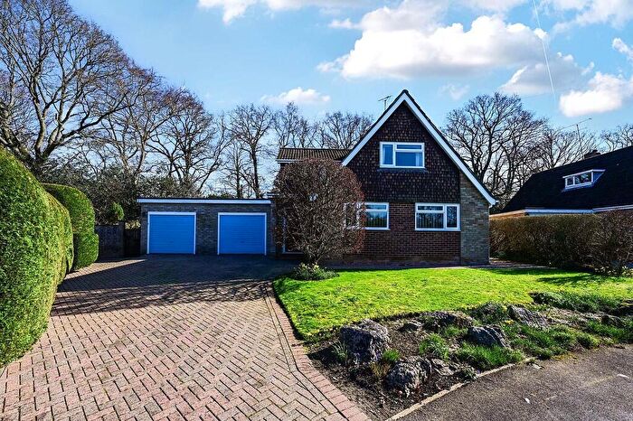 5 Bedroom Chalet For Sale In The Lakeside, Blackwater, Camberley, GU17