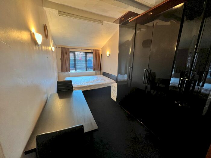 Studio To Rent In Fiennes Close, Dagenham, RM8