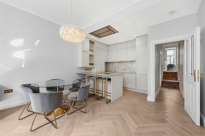 2 Bedroom Flat To Rent In Grenville Place, London, SW7