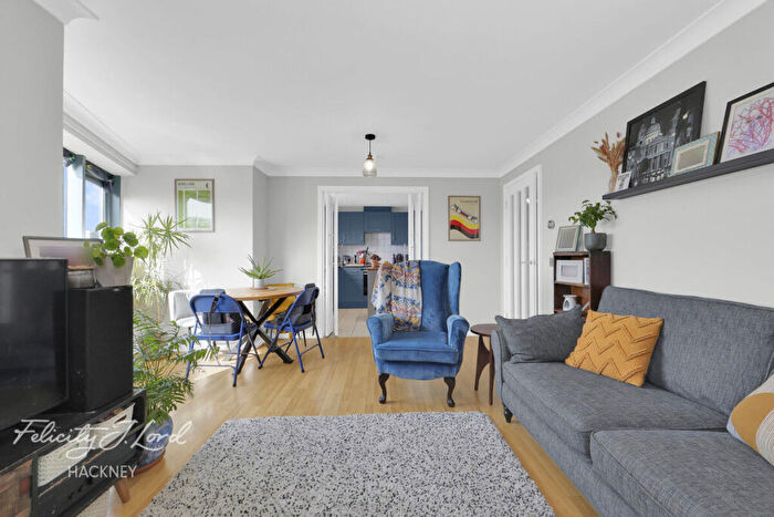 2 Bedroom Flat For Sale In Kenninghall Road, London, E5