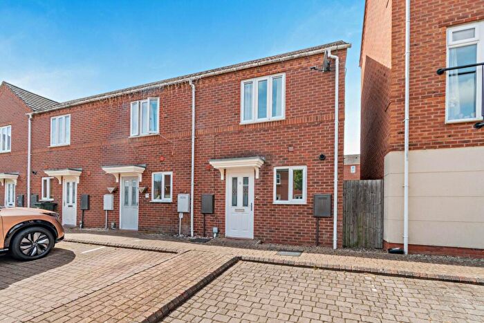 2 Bedroom End Of Terrace House For Sale In Verney Road, Banbury, OX16