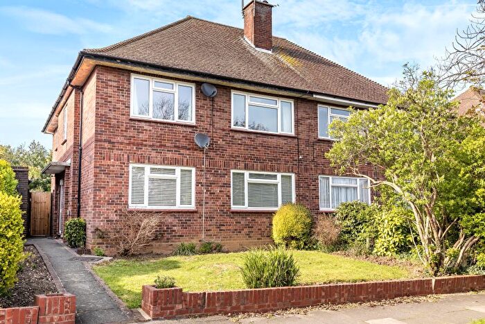 2 Bedroom Maisonette To Rent In Chamberlain Way, Pinner, HA5