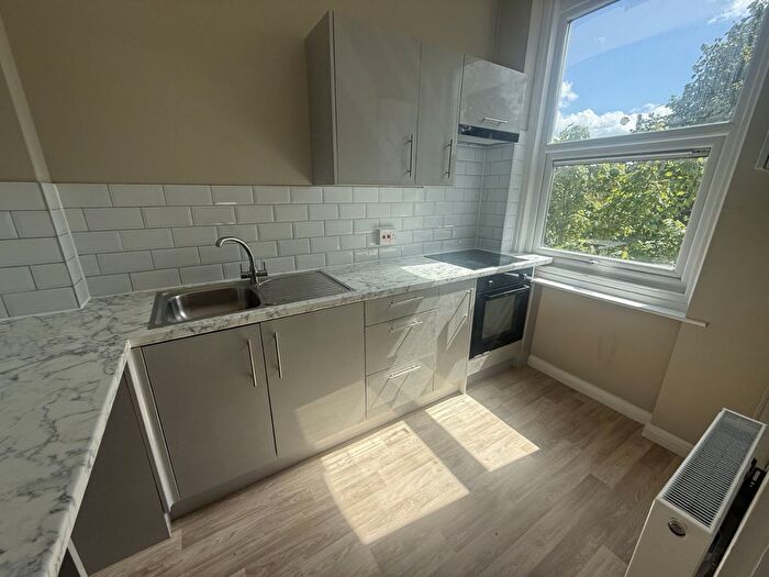 1 Bedroom Flat To Rent In West Parade, Grimsby, Lincolnshire, DN31