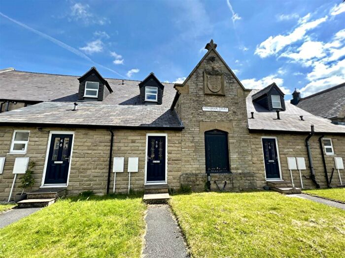 3 Bedroom Apartment To Rent In Kingsmoor Court, Hadfield, Glossop, SK13
