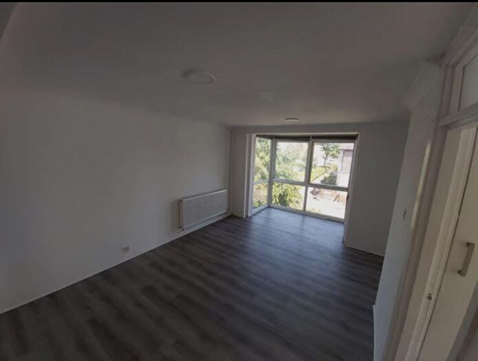 2 Bedroom Flat To Rent In West Court, Church Hill, London, E17