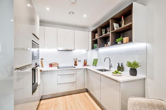 1 Bedroom Apartment For Sale In - Upper Dock Walk, , London, E16