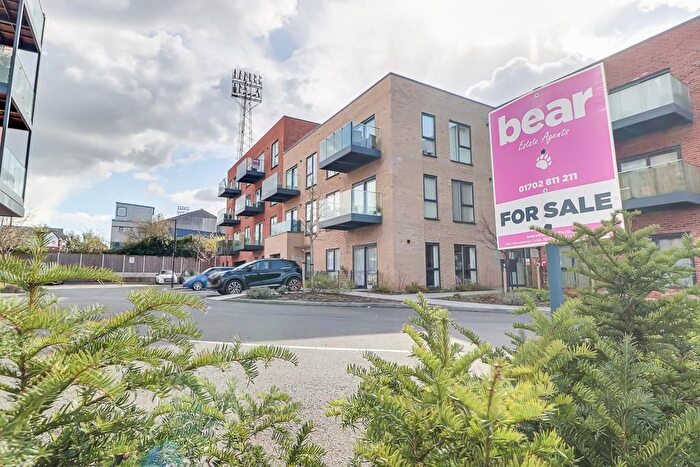 1 Bedroom Flat For Sale In Prospects Place, Fairfax Drive, Westcliff-On-Sea, SS0