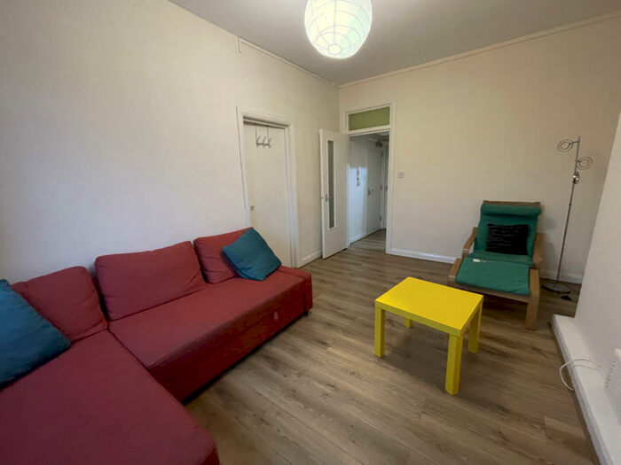 1 Bedroom Apartment To Rent In Dewsbury Road, Leeds, LS11