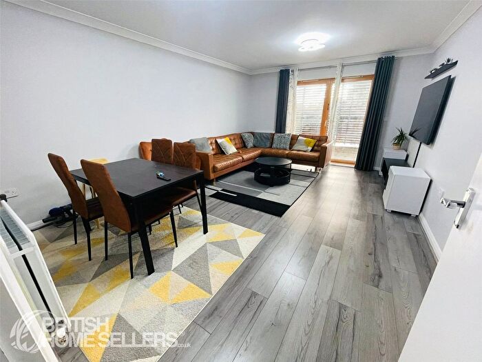 2 Bedroom Flat For Sale In Hening Avenue, Ipswich, Suffolk, IP3