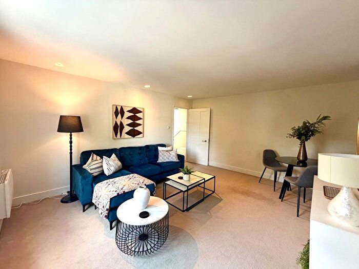 2 Bedroom Flat To Rent In Clarendon Road, London, W11