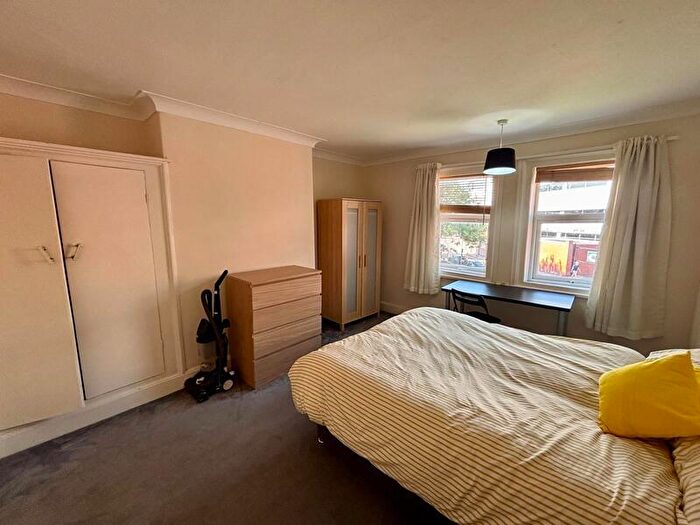 4 Bedroom Semi-Detached House To Rent In St Michaels Lane, Headingley, Leeds, LS6