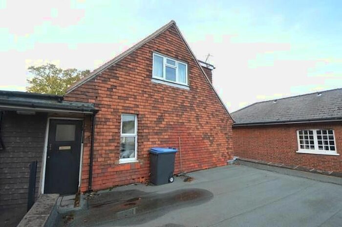 1 Bedroom Flat To Rent In Meadrow, Godalming, GU7