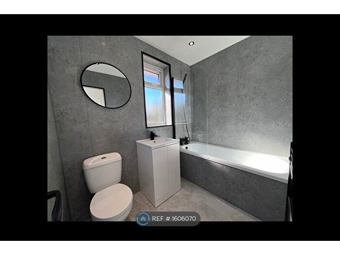 2 Bedroom End Of Terrace House To Rent In Fillingfir Drive, Leeds, LS16