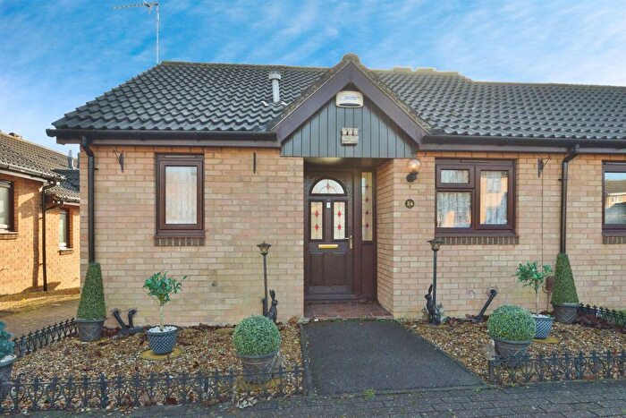 1 Bedroom Semi Detached Bungalow For Sale In Bryony Place, Conniburrow, Milton Keynes, MK14