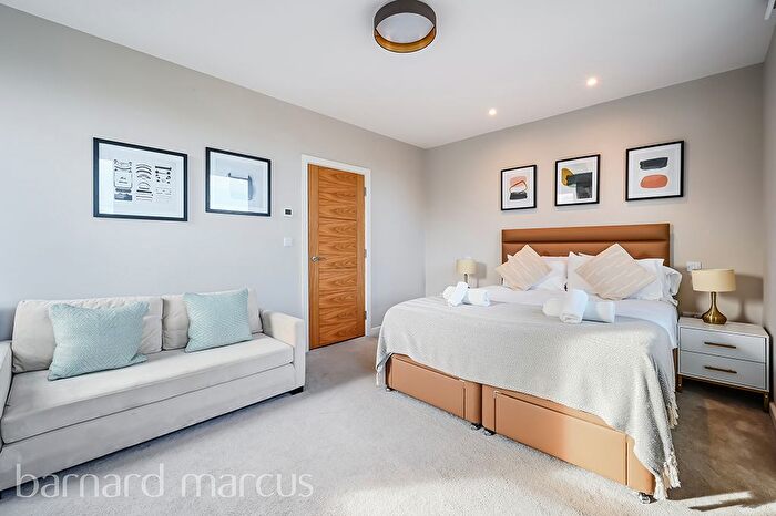 3 Bedroom Flat To Rent In Lyham Road, London, SW2