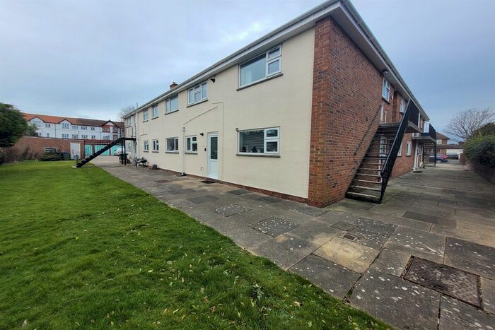 2 Bedroom Flat To Rent In Victoria Drive, Bognor Regis, PO21