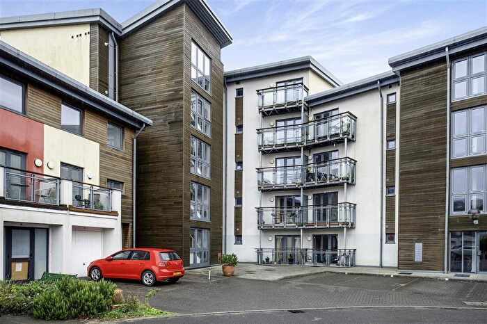 2 Bedroom Flat To Rent In St Stephens Court, SA1
