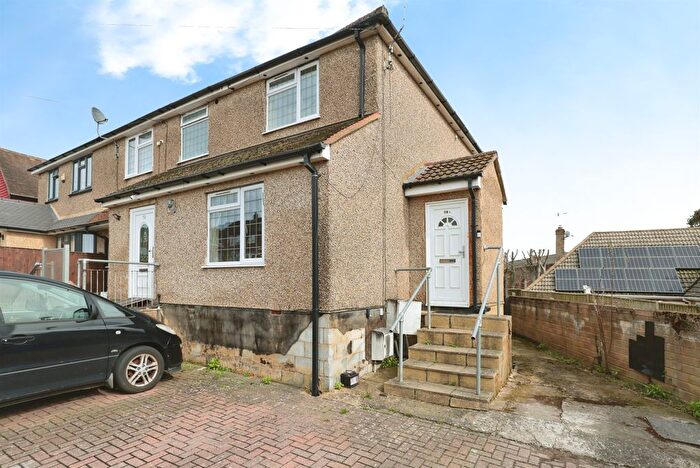 3 Bedroom Property To Rent In Hatters Lane, High Wycombe, HP13