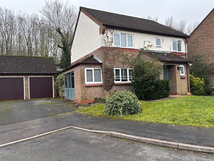3 Bedroom Detached House For Sale In Lynmouth Close, Glenfield, Leicester, LE3