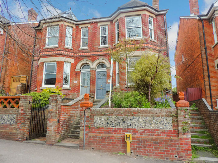 2 Bedroom Maisonette To Rent In Stockbridge Road, Winchester, SO22