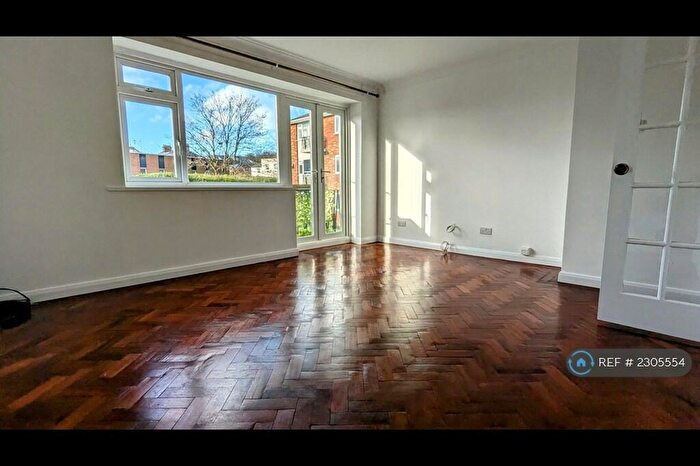 2 Bedroom Flat To Rent In Dollis Drive, Farnham, GU9