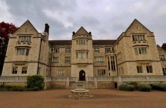 2 Bedroom Flat To Rent In Queensmere House, Royal Close, Wimbledon Village, SW19